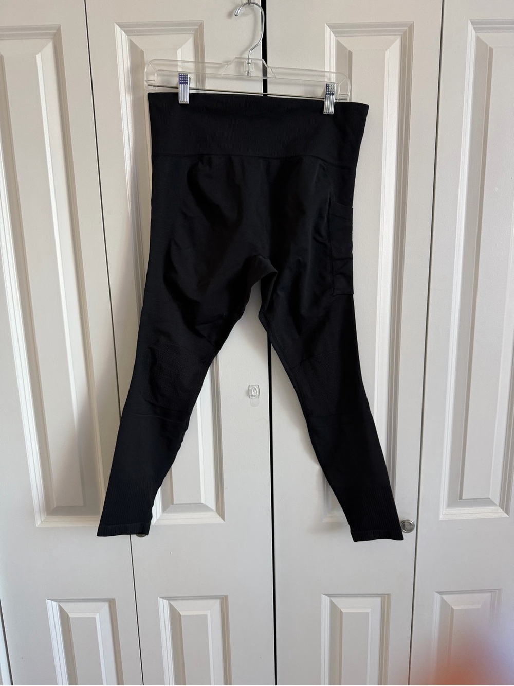 Black High-Rise Performance Leggings with Side Pocket